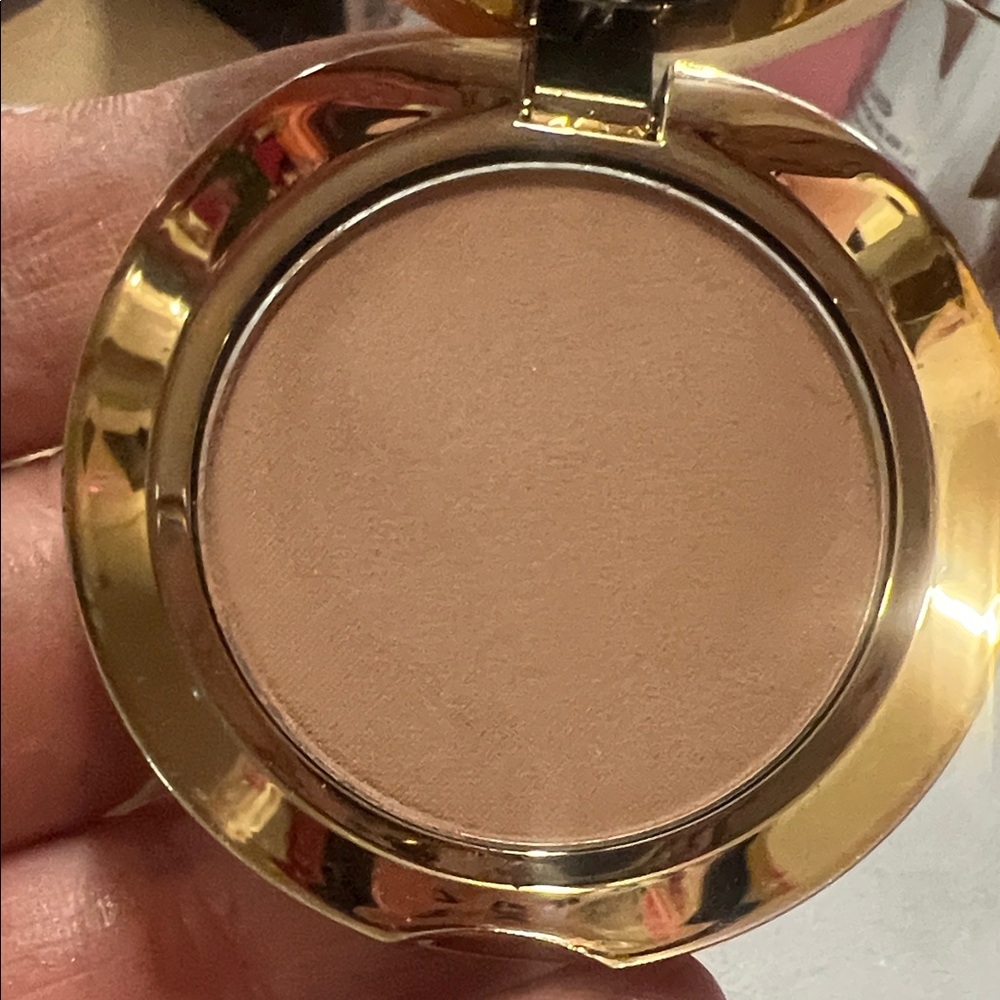 LORAC Gold Setting Powder - Picture 3 of 9